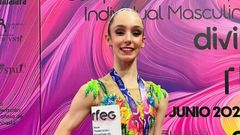 La competidora de Poio Lola Ferro, en un campeonato de gimnasia r�tmica celebrado este a�o