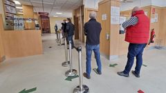 Usuarios, este viernes, en el centro de salud Virxe Peregrina de Pontevedra