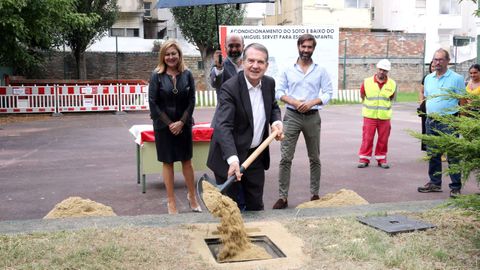 Abel Caballero, alcalde de Vigo, ayer en la inauguraci�n de de una escuela