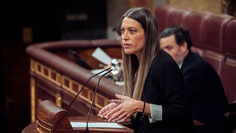 La portavoz de Junts en el Congreso, Miriam Nogueras, anunciando su rechazo al decreto �mnibus del Gobierno