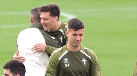 Carlos Dom�nguez y Manu Fern�ndez, en el entrenamiento del Celta de este martes en la Cidade Deportiva Afouteza.