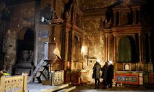 Especialistas de Patrimonio y del Arzobispado inspeccionan el estado de los retablos.