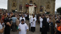 Procesi�n de la virgen en el santuario de Os Milagros (Ba�os de Molgas).