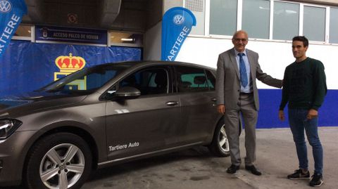 Jorge Ortiz recibe su coche