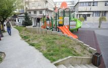 La zona ajardinada  se suprimir� y el quiosco y la cabina de tel�fono ser�n retirados. 