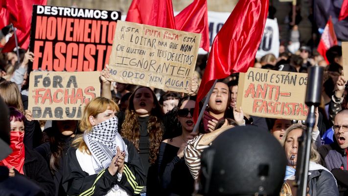 Disturbios en la plaza de Mar�a Pita, en A Coru�a, por la visita del l�der de Vox Santiago Abascal.