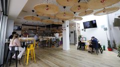 El Muelle Bar, de Foz, con el aforo al 30% en el interior del local