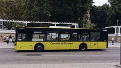 Uno de los buses del transporte urbano de Ourense.