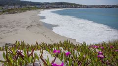 Vistas gen�ricas de la playa de Laxe y del casco urbano laxense.