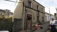 Numerosos inmuebles de esta zona de las afueras de la capital lucense est�n tapadas con ladrillo para evitar usurpaciones