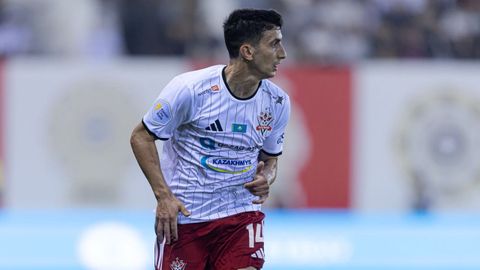 El jugador argentino-arousano de f�tbol Agust�n Pastoriza, Pibe, en un partido con el FC Aktobe de la Liga de Primera Divisi�n de Kazajist�n.