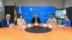 G�mez Caama�o y Luis Oujo (en el centro) hablaron de las futuras actuaciones en materia sanitaria