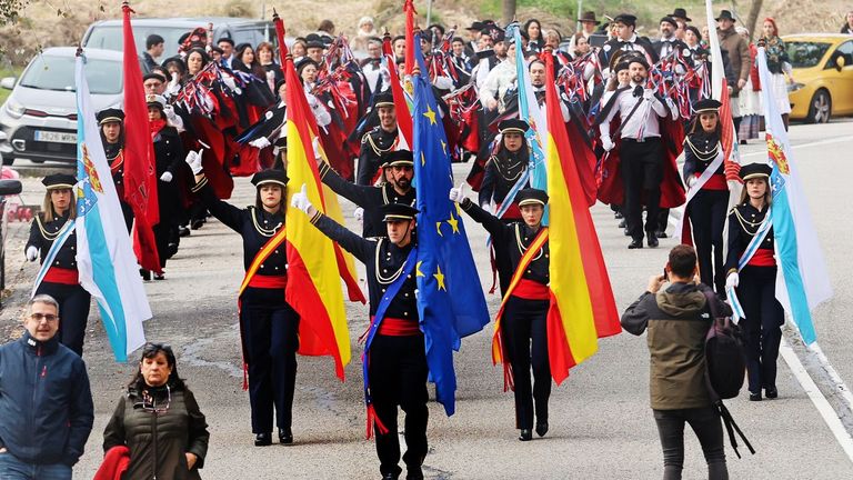 El Certamen de Rondallas de Vigo celebr&oacute; antes un pasacalles por Navia.