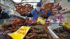 El mercado de Pontevedra, que hace unos d�as ya luc�a las mejores piezas de marisco