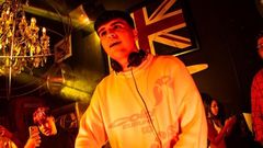 Nicol�s Cotelo Garc�a�ya es un habitual en los pubs y salas de A Coru�a con 18 a�os