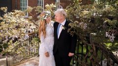 Carrie Symonds y Boris Johnson posan en los jardines del n�mero 10 de Downing Street despu�s de su boda