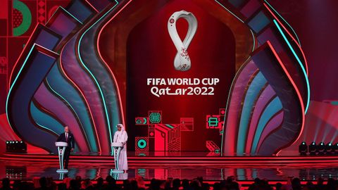 Presentación del sorteo del Mundial, con el presidente de la FIFA, Gianni Infantino, y el emir de Catar, Tamim bin Hamad Al Thani