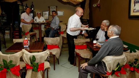 Pinchos irmandi�os en un restaurante de Vimianzo.