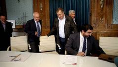 Xos� Carrillo, Ricardo Blanco, Roberto Teijido, Jos� Ignacio San Miguel y David Carro, en la renovaci�n del acuerdo de IFFE con los trabajadores encerrados de la f�brica de armas