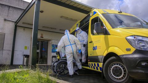 Fotografa de archivo de un traslado al hospital de Monforte de un paciente con covid-19