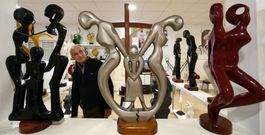 Nuco, rodeado das pezas que mostra no baixo da s�a vivenda, puxo a andar a sala de exposici�ns sen axudas p�blicas.<span lang= es-es > </span>