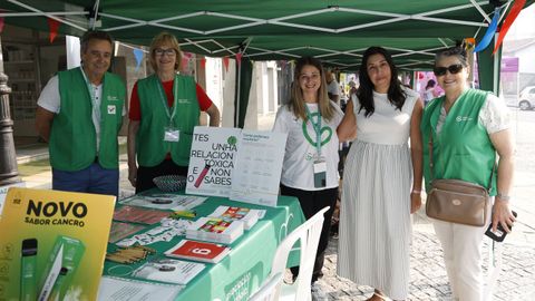 A Valenz. Puesto de la asociacin contra el cncer en Ourense en el Quinto Paseo da Sade por Barbads.

