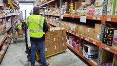 Imagen de la incautaci�n de material pirot�cnico en un bazar de O Porri�o