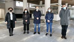 Visita de concejales del PSOE a la plaza de abastos de A Ponte