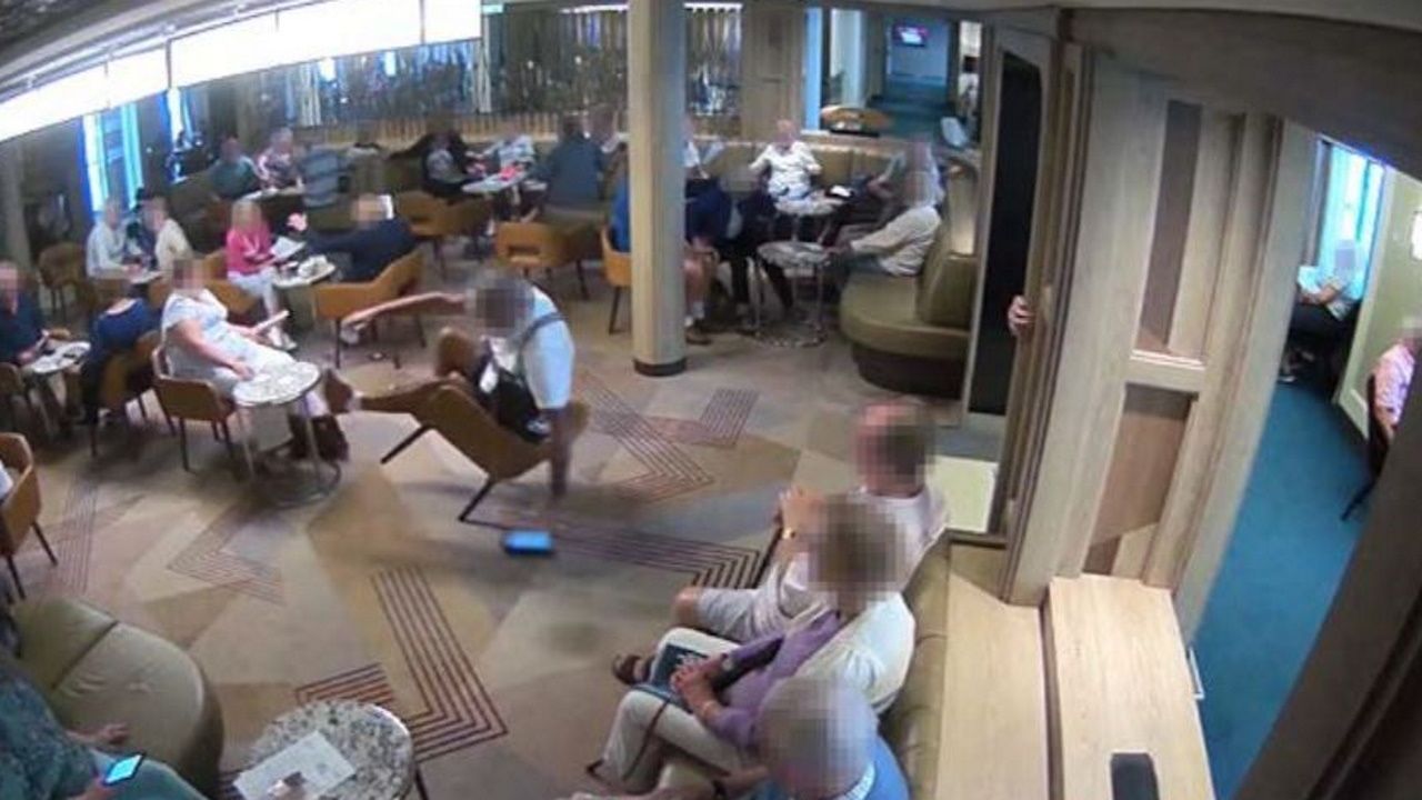 El capitán del Spirit of Discover, que quedó fuera de control frente a Galicia en el 2023, no recibió el correo que desaconsejaba navegar por el Cantábrico