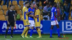 Linares Owusu Real Oviedo Horizontal.Linares y Owusu durante el encuentro frente al Alcorcon