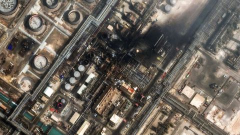 Imagen sat�lite de una refiner�a de Arabia Saud� despu�s de un ataque con drones en el marco del conflicto entre Estados Unidos e Israel contra Ir�n