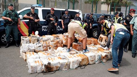 Droga descargada del Titn III en el puerto de Las Palmas