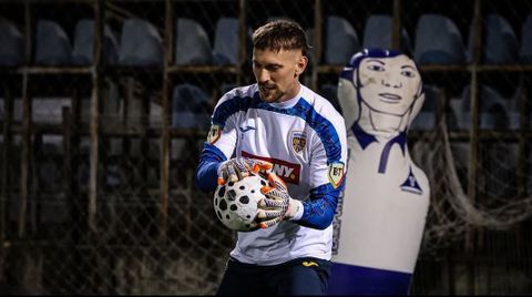 Ionut Andrei Radu, entrenando con la selecci�n de Ruman�a este martes.