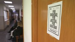 Cartel sobre la huelga en los juzgados de Ferrol