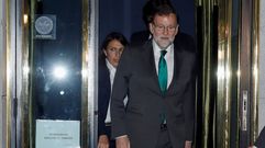 Rajoy sale del restaurante donde pas� ocho horas