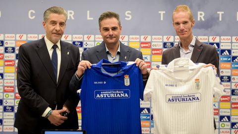 Martn Pelez, Javier Gallo yJos Armando Tellado, con las camisetas retro