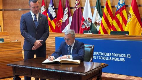 Luis Menor, en su visita a la Diputaci�n de Valencia