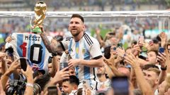 Foto de archivo de Messi celebrando la Copa del Mundo en Catar.