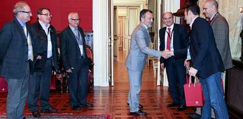 El alcalde salud� ayer a los organizadores del congreso que se celebra estos d�as en la ciudad. 