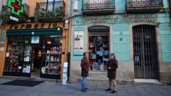 La Farmacia Esteban en su antiguo emplazamiento junto a la Droguer�a Moderna