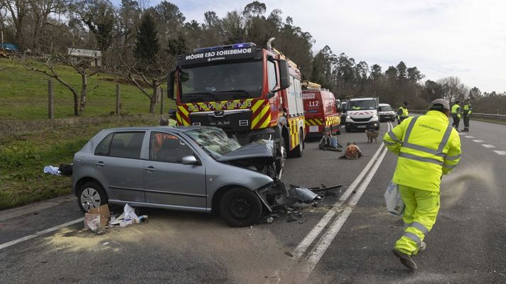 Imagen de un accidente de tr�fico ocurrido en el 2025 en la carretera AC-544, que une Bertamir�ns (Ames) con Negreira.