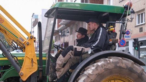 As� fue la tractorada en Oviedo convocada por URA, USAGA, COAG y ASAJA contra el acuerdo de libre comercio entre la Uni�n Europea y los pa�ses del Mercosur
