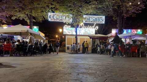 Caseta cerrada en las fiestas de San Mateo en el Paseo del Bomb