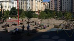 En foto de archivo, preparativos de la sardi�ada de San Juan en la plaza El�ptica de los Rosales en el 2018