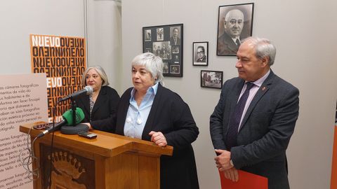 Mara Carmen (centro) e Isabel Nuevo presentaron la exposicin con alcalde Jos Tom