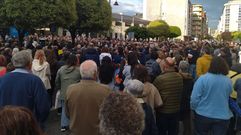 Alrededor de 600 personas participaron en la protesta a las puertas del Hospital Comarcal de Valdeorras.