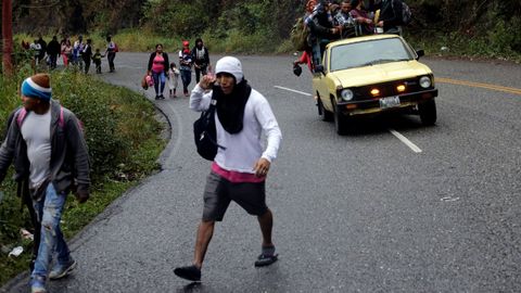 Un millar de migrantes integran la caravana que el lunes parti� de Honduras