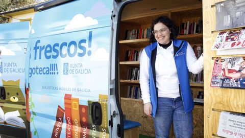 Paula Bujn, bibliotecaria y conductora de la Furgoteca