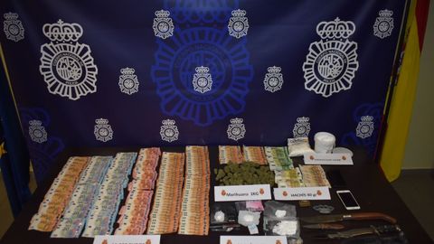 Incautación dinero, drogas y efectos, en el marco de la 'Operación CARRO' llevada a cabo por la Policía Nacional de Gijón, en la que se detuvo a seis personas dedicadas a la venta de estupefacientes.