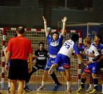 Bar (al fondo) en su �ltimo partido en casa ante el Granollers.